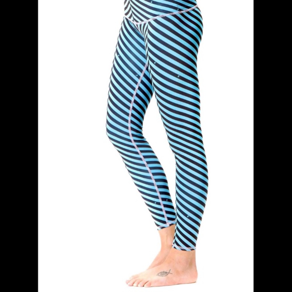 Teeki! Blue Balanced traveler hot pant! Yin&Yang